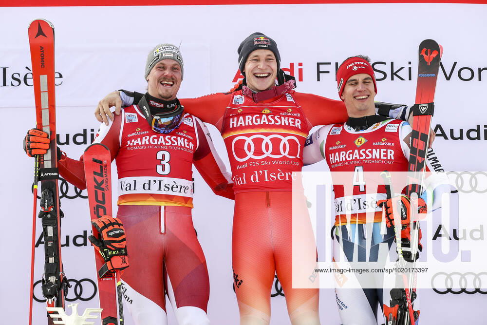 Bilder des Jahres 2022, Sport 12 Dezember ALPINE SKIING - FIS WC Val d Isere VAL D ISERE,FRANCE,10.DEC.22 - ALPINE SKIING - FIS World Cup, giant slalom, men. Image shows Manuel Feller (AUT), Marco Odermatt (SUI) and Zan Kranjec (SLO). GEPAxpictures xPatrickxSteiner