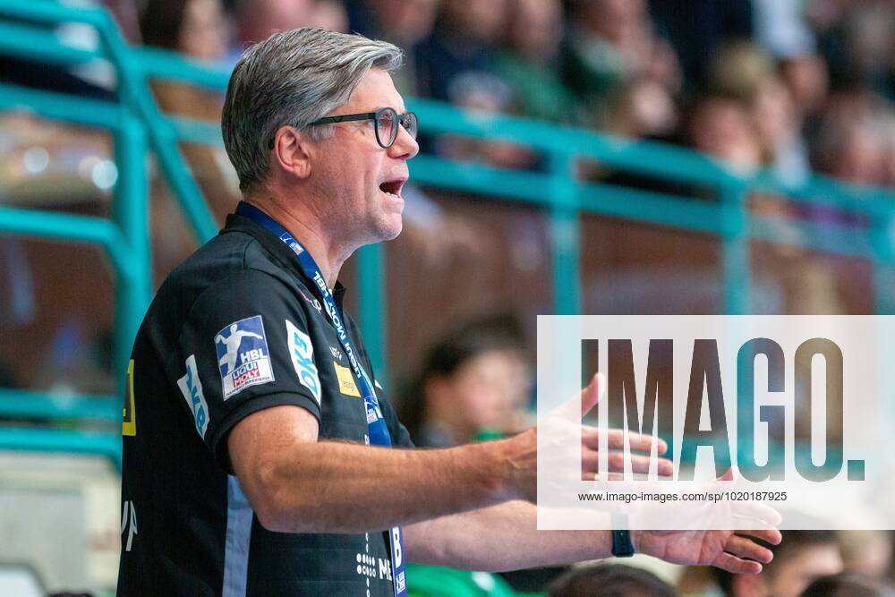Runar Sigtryggsson SC DHfK Leipzig, coach GER, GWD Minden vs SC DHfK Leipzig, handball, 1 Bundesliga, 16 Spieltag, Spielzeit 2022 2023, 10 12 2022 GER, GWD Minden vs SC DHfK Leipzig, handball, 1 Bundesliga, 16 Spieltag, Spielzeit 2022 2023, 10 12 2022 Minden