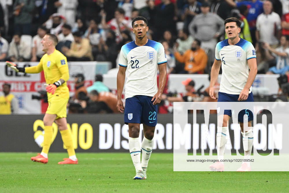 Football, mens, 2022 23 season, Qatar World Cup, quarterfinals, England France at Al Bayt Stadium in Al Khor, v l Jude Bellingham England, 22 and Harry Maguire England, 6 are disappointed, dissatisfied, dejected , 10 12 2022,