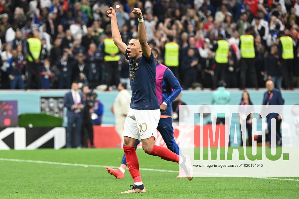 Football, men, 2022 23 season, Qatar World Cup, quarterfinals, England France at Al Bayt Stadium in Al Khor, Kylian Mbappe France, 10 final cheer, cheering after winning 1 2 and advancing to the semifinals , 10 12 2022,