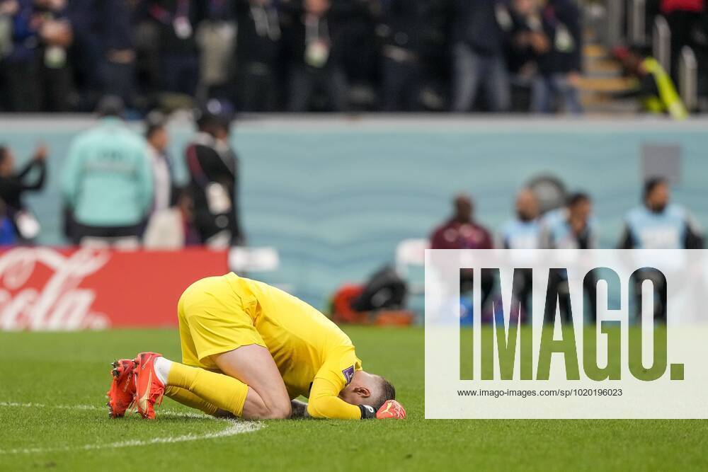 AL KHOR, 10-12-2022, Al Bayt stadium, World Cup 2022 in Qatar. Quarter final game between England and France, England goalkeeper Jordan Pickford dejected England - France x19483960x