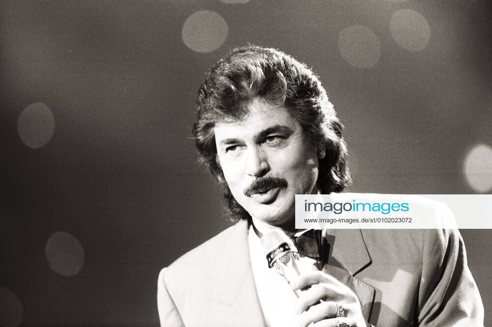 Berlin 02 04 88 The 46th issue of Wetten that On the picture is the singer Engelbert Humperdinck in the 46th issue of Wetten that can be seen in the 80s, Berlin Berlin Germany
