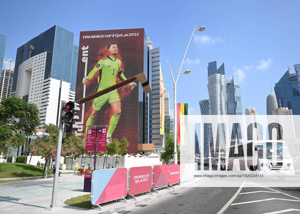 Football, men, season 2022 23, World Cup in Qatar, Doha, West Bay district in the picture image of goalkeeper Manuel Neuer Germany , 12 12 2022,