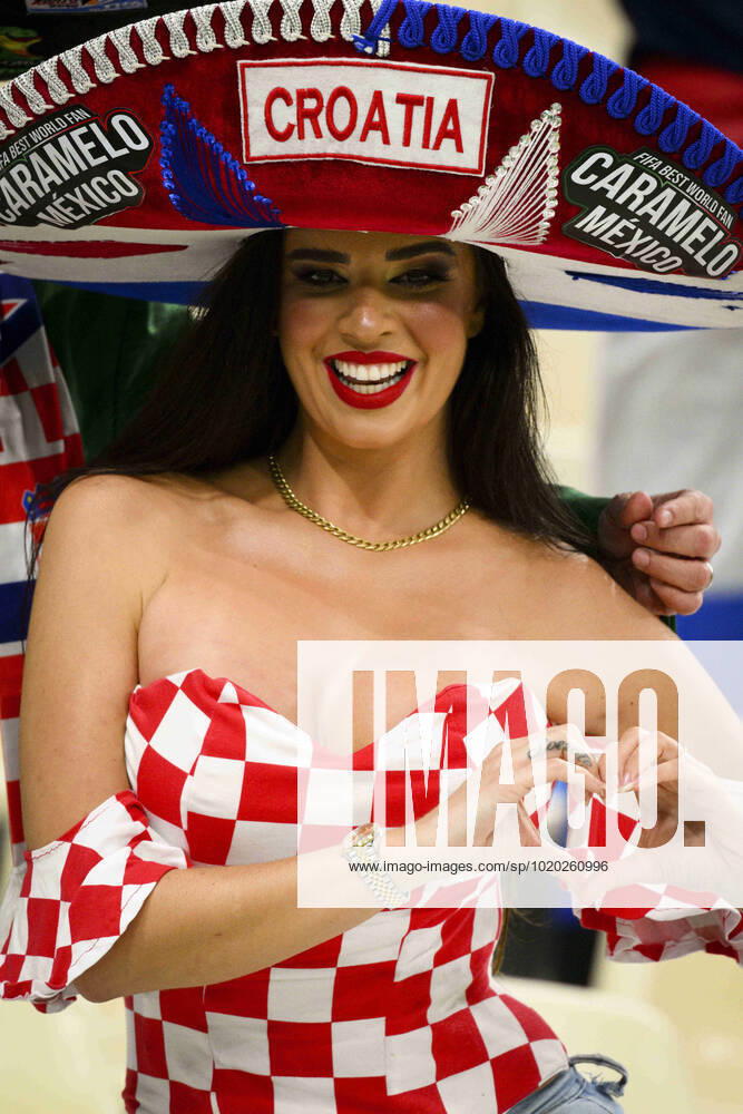 Ivana Knoll - sexy - Supporters de la Croatie - ambiance FOOTBALL : Argentine vs Croatie - 1 2 finale - coupe du Monde Qatar 2022 - 13 12 2022 JBAutissier Panoramic