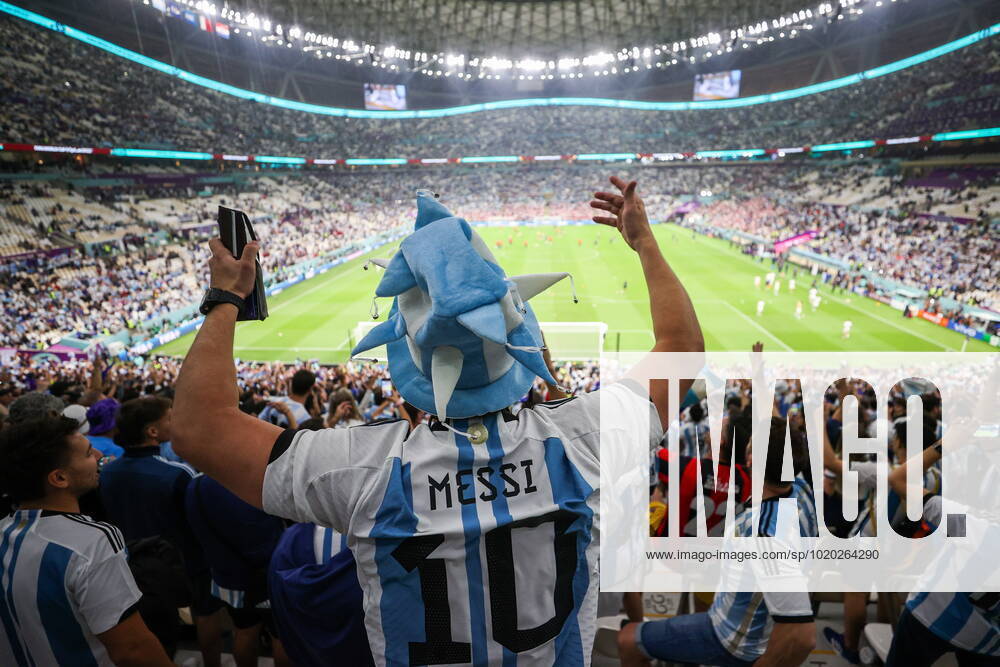 QATAR, LUSAIL - DECEMBER 13, 2022: Argentinian fans anticipate their national team, Nationalteam s 2022 FIFA World Cup, WM, Weltmeisterschaft, Fussball semifinal football match against Croatia at Lusail Iconic Stadium. Sergei Bobylev TASS 56401935