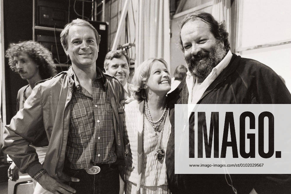 TV Show betting that issue 17 The actors Terence Hill left and Bud Spencer with Maria Schell behind the scenes, Berlin North Rhine-Westphalia Germany