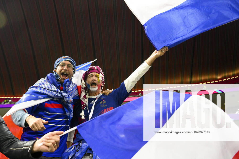 Supporters de l Equipe de France - Ambiance FOOTBALL : France vs Maroc - 1 2 finale - coupe du Monde Qatar 2022 - 14 12 2022 JBAutissier Panoramic
