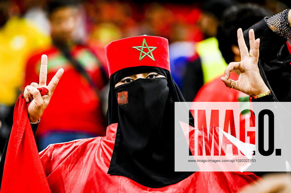 Supporters du Maroc - Ambiance femme portant le Hijab et un voile integral FOOTBALL : France vs Maroc - 1 2 finale - coupe du Monde Qatar 2022 - 14 12 2022 JBAutissier Panoramic