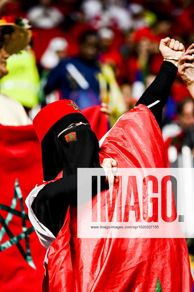 Supporters du Maroc - Ambiance femme portant le Hijab et un voile integral FOOTBALL : France vs Maroc - 1 2 finale - coupe du Monde Qatar 2022 - 14 12 2022 JBAutissier Panoramic