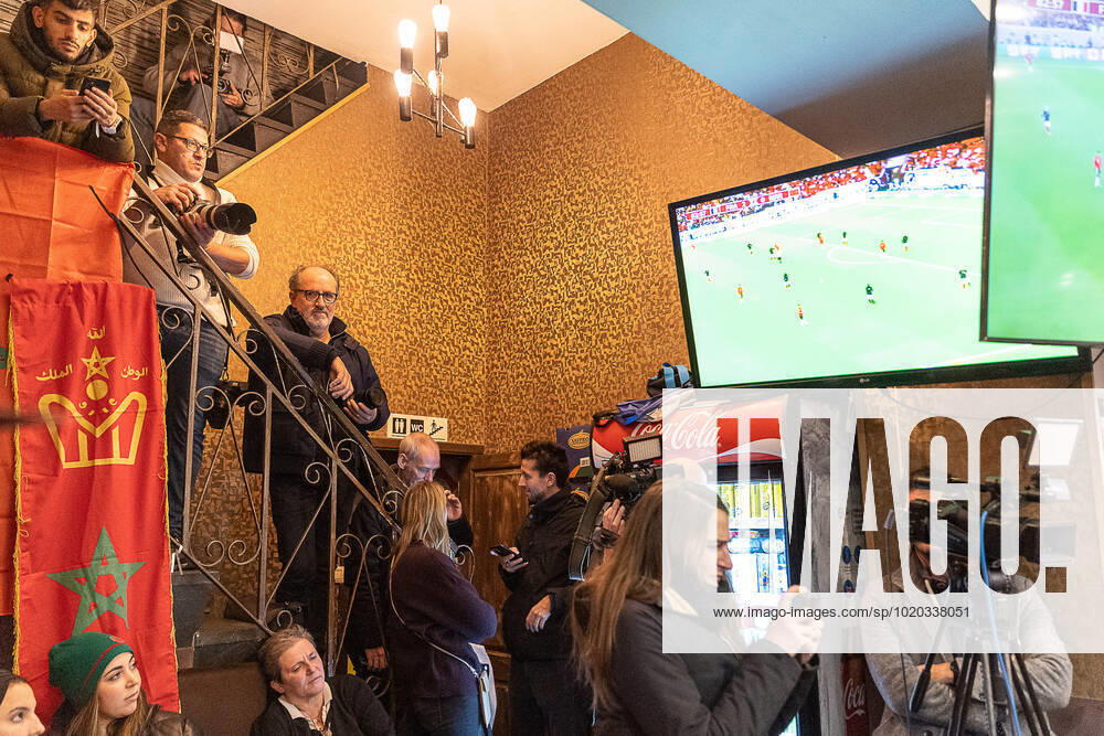 Illustration picture shows lots of press during the semi-final match of Morocco vs France, at the FIFA 2022 World Cup, at a tea house - cafetaria Tetouan in the center of Brussels, on Wednesday 14 December 2022. JAMESxARTHURxGEKIERE x56184581x