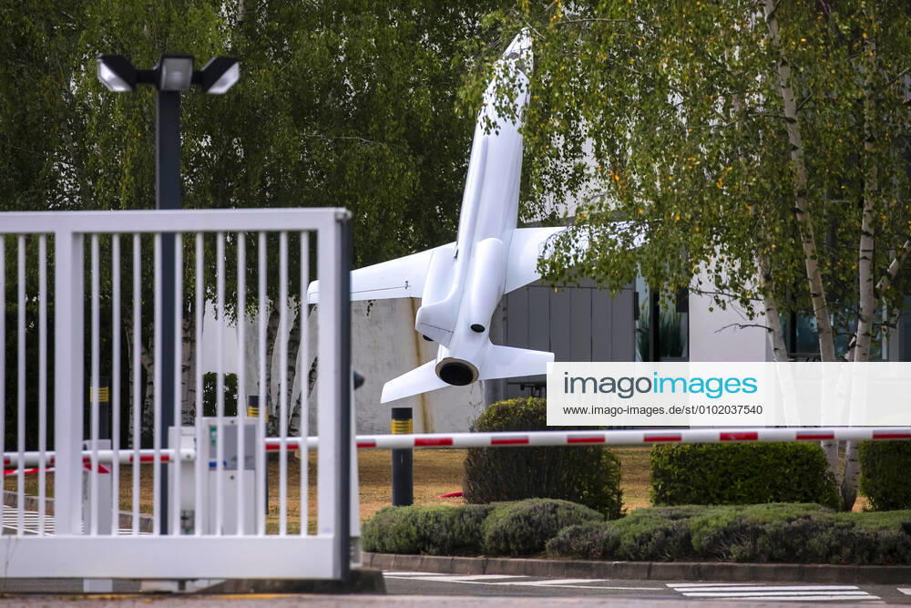 Elancourt, France July 2, 2020 - Illustration of the Airbus Defence And Space Aeronautical Industry Site. European aircraft manufacturer Airbus announced Tuesday that it will cut 15,000 jobs over the next year, as the airline industry faces unprecedented losses due to the COVID-19 pandemic AIRBUS, ECONOMIE, LOGO, GENERIQUE, ILLUSTRATION, AERONAUTIQUE, AVIATION, ENTREPRISE, LICENCIEMENTS, PLAN SOCIAL, CRISE ECONOMIQUE, YVELINES, CONSTRUCTEUR AERONAUTIQUE, AVIONS DE LIGNE, EMPLOI, CHOMAGE, INDUSTRIE FRANCAISE, GROUPE INDUSTRIEL, TRANSPORT AERIEN, CONJONCTURE, MULTINATIONALE, SUPPRESSIONS DE POSTES
