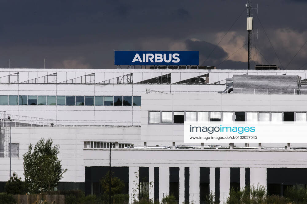Elancourt, France July 2, 2020 - Illustration of the Airbus Defence And Space Aeronautical Industry Site. European aircraft manufacturer Airbus announced Tuesday that it will cut 15,000 jobs over the next year, as the airline industry faces unprecedented losses due to the COVID-19 pandemic AIRBUS, ECONOMIE, LOGO, GENERIQUE, ILLUSTRATION, AERONAUTIQUE, AVIATION, ENTREPRISE, LICENCIEMENTS, PLAN SOCIAL, CRISE ECONOMIQUE, YVELINES, CONSTRUCTEUR AERONAUTIQUE, AVIONS DE LIGNE, EMPLOI, CHOMAGE, INDUSTRIE FRANCAISE, GROUPE INDUSTRIEL, TRANSPORT AERIEN, CONJONCTURE, MULTINATIONALE, SUPPRESSIONS DE POSTES