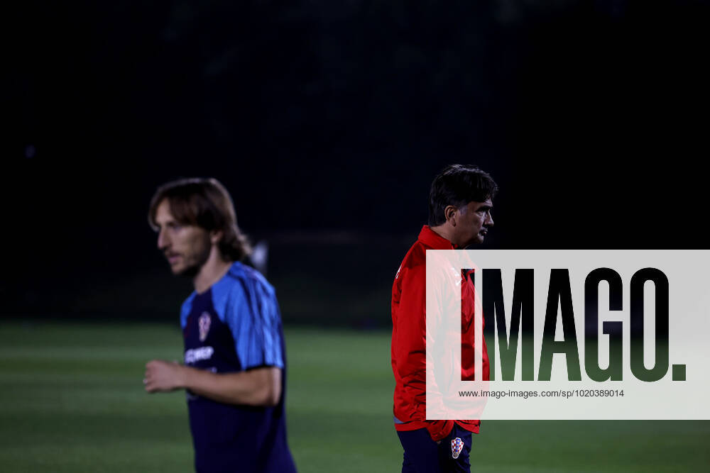 Croatia s head coach Zlatko Dalic (R) leads his national team, Nationalteam s training session in front of player Luca Modric in Doha, Qatar, 15 December 2022. Croatia is to face Morocco in a FIFA World Cup, WM, Weltmeisterschaft, Fussball Qatar 2022 match for the third and fourth place on 17 December. Croatia s training session !ACHTUNG: NUR REDAKTIONELLE NUTZUNG!