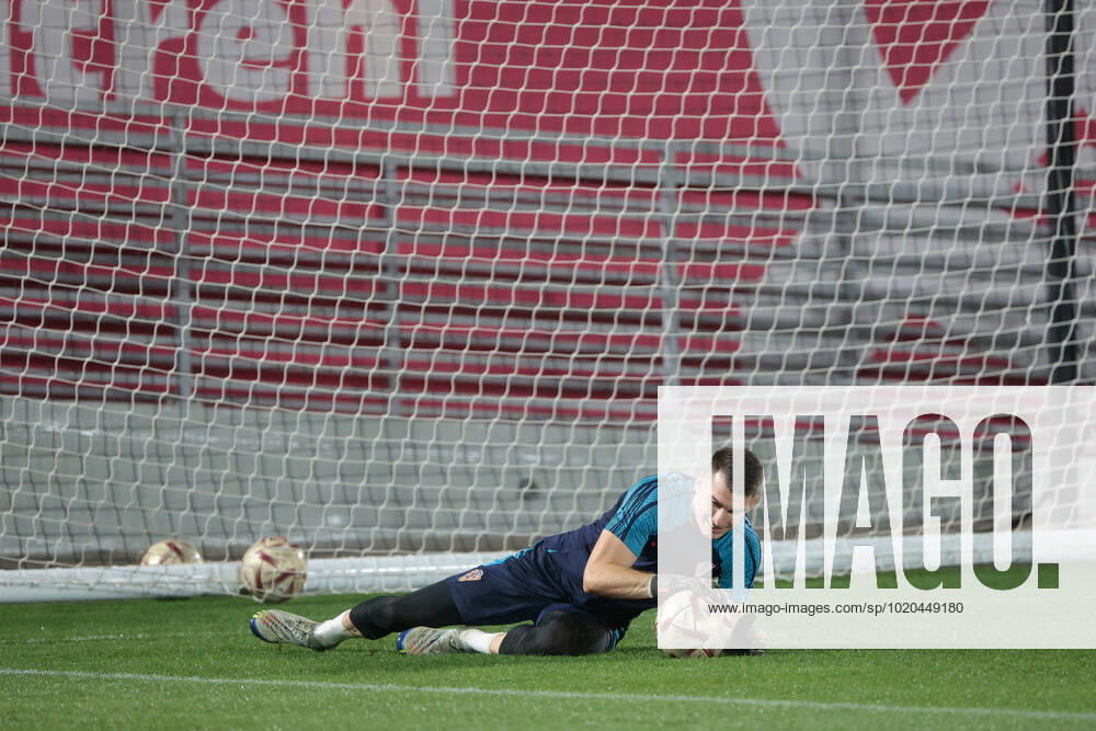 Croatia s goalkeeper Dominik Livakovic participates in his national team, Nationalteam s training session in Doha, Qatar, 16 December 2022. Croatia is to face Morocco on 17 December in a match for the 3rd and 4th place in the FIFA World Cup, WM, Weltmeisterschaft, Fussball 2022. Croatia s trainning session !ACHTUNG: NUR REDAKTIONELLE NUTZUNG!