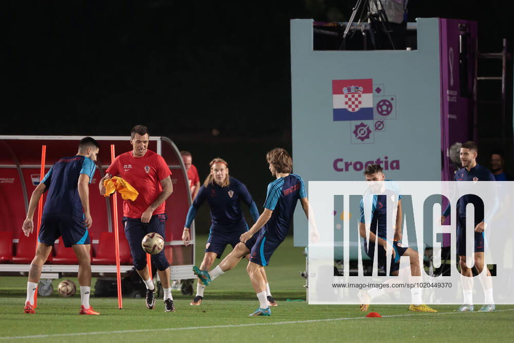 Croatia s players participate in their national team, Nationalteam s training session in Doha, Qatar, 16 December 2022. Croatia is to face Morocco on 17 December in a match for the 3rd and 4th place in the FIFA World Cup, WM, Weltmeisterschaft, Fussball 2022. Croatia s trainning session !ACHTUNG: NUR REDAKTIONELLE NUTZUNG!