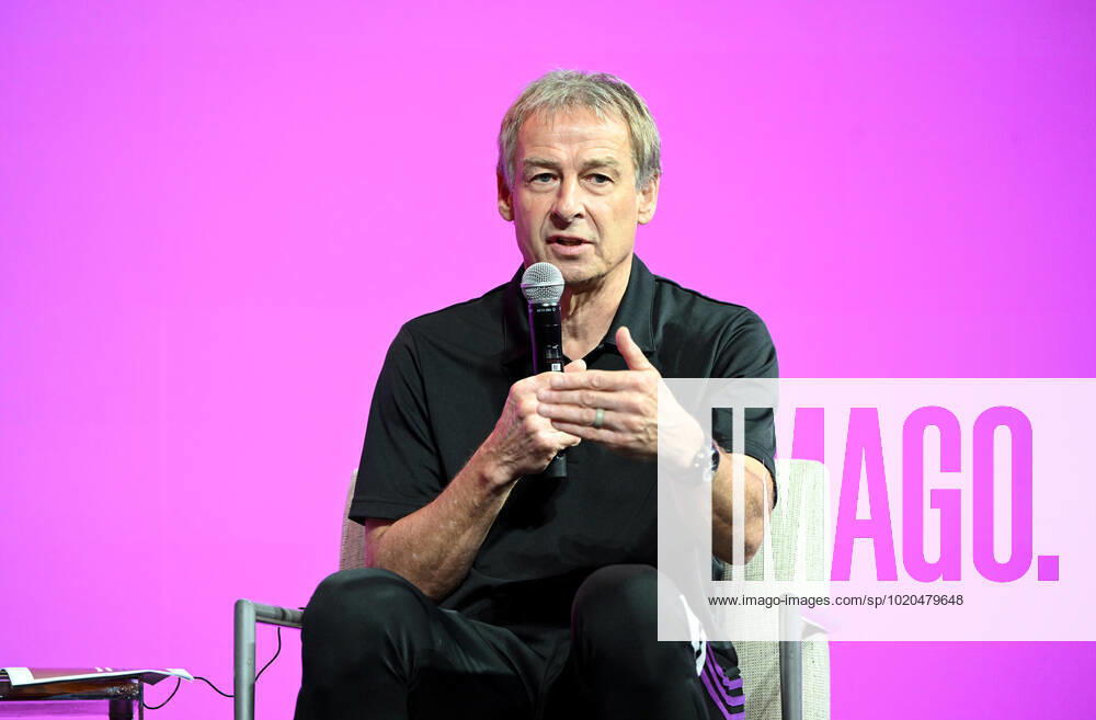 Football, men, 2022 23 season, Qatar World Cup, Doha, FIFA Technical Study Group press conference in the media center at Qatar National Convention Centre QNCC , pictured Jürgen Klinsmann FIFA Technical Study Group , 17 12 2022,
