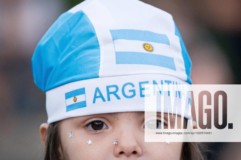 A young fan of the Argentine national team, Nationalteam celebrates in the city of Buenos Aires to show support for the team one day before the Qatar 2022 FIFA World Cup, WM, Weltmeisterschaft, Fussball final against the France national football team. Buenos Aires Argentina - ZUMAs197 20221218_zaa_s197_005