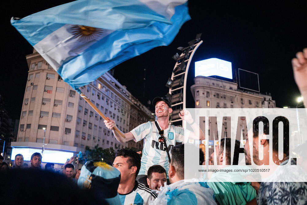 Fans of the Argentine national team, Nationalteam gather at various points in the city of Buenos Aires to show support for the team, before the Qatar 2022 FIFA World Cup, WM, Weltmeisterschaft, Fussball final against the France national football team. Buenos Aires Argentina - ZUMAs197 20221218_zaa_s197_013