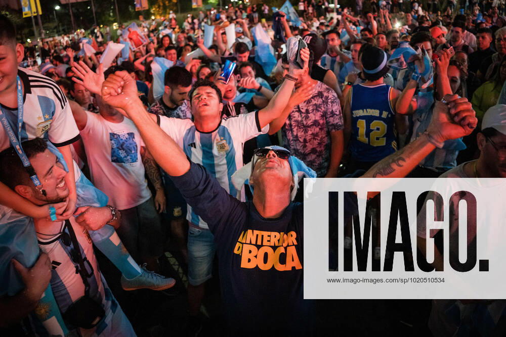 Fans of the Argentine national team, Nationalteam gather at various points in the city of Buenos Aires to show support for the team, before the Qatar 2022 FIFA World Cup, WM, Weltmeisterschaft, Fussball final against the France national football team. Buenos Aires Argentina - ZUMAs197 20221218_zaa_s197_015