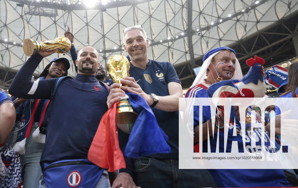 French fans attend the Qatar 2022 World Cup final between Argentina and France at the Lusail stadium today, Qatar 18 December 2022. Soccer World Cup 2022: Argentina - France !ACHTUNG: NUR REDAKTIONELLE NUTZUNG!