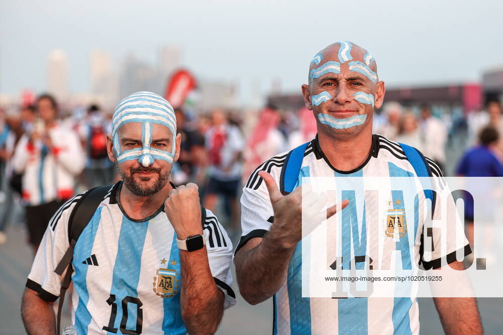 QATAR, LUSAIL - DECEMBER 18, 2022: Men root for Argentina outside Lusail Iconic Stadium ahead of the national team, Nationalteam s 2022 FIFA World Cup, WM, Weltmeisterschaft, Fussball final football match against France. Sergei Bobylev TASS 56480776