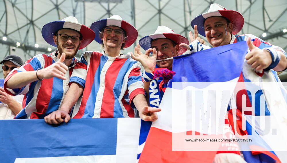 QATAR, LUSAIL - DECEMBER 18, 2022: Men root for France ahead of the national team, Nationalteam s 2022 FIFA World Cup, WM, Weltmeisterschaft, Fussball final football match against Argentina at Lusail Iconic Stadium. Sergei Bobylev TASS 56480984