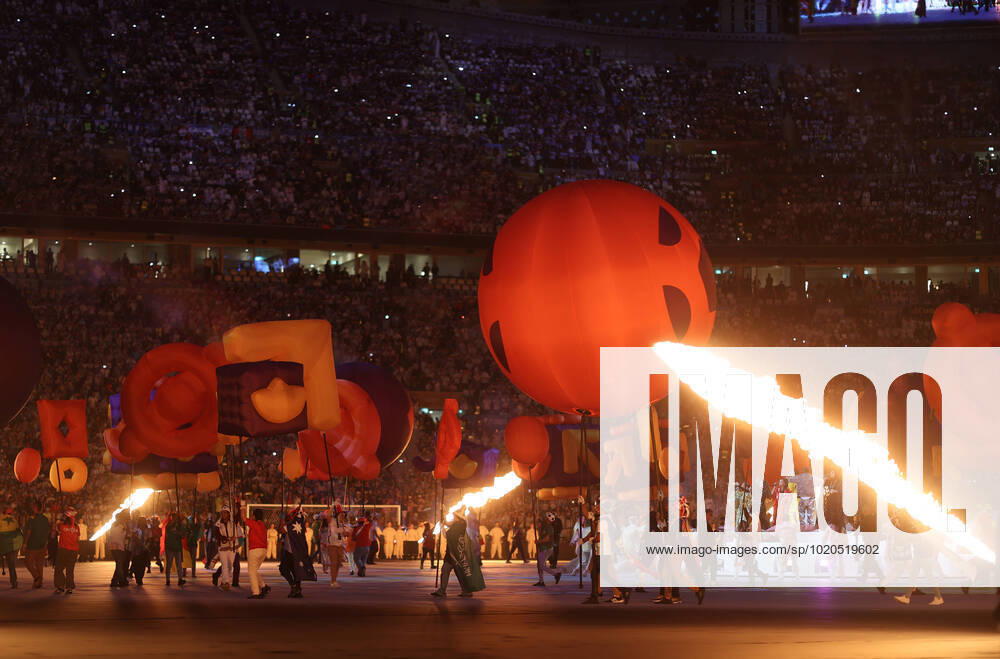 Artists perform at the closing ceremony today, ahead of the Qatar 2022 World Cup final between Argentina and France at the Lusail stadium, Qatar 18 December 2022. Soccer World Cup 2022: Argentina - France !ACHTUNG: NUR REDAKTIONELLE NUTZUNG!