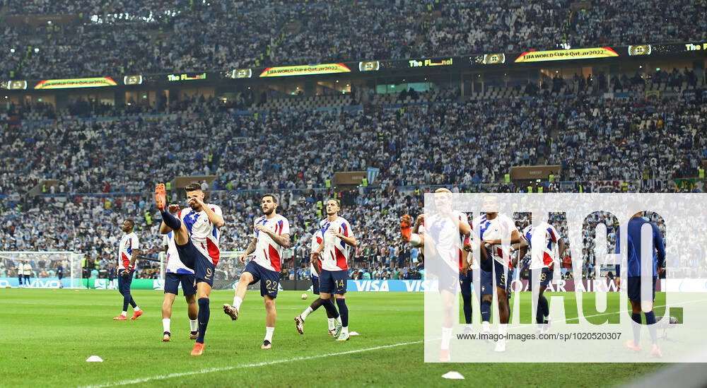 18th December 2022; Lusail Iconic Stadium, Lusail, Qatar; FIFA World Cup, WM, Weltmeisterschaft, Fussball Football Final Argentina versus France; Olivier Giroud and players of France warm up before the game ActionPlus12459580 DiaEsportivo