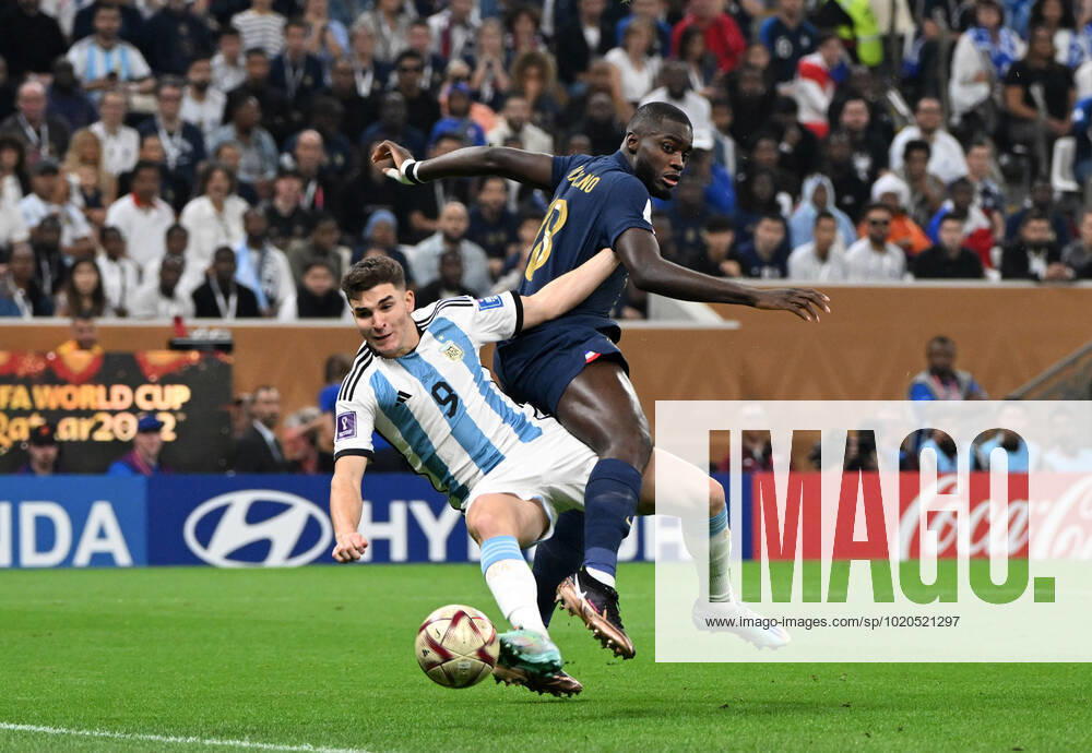 Football, men, 2022 23 season, World Cup in Qatar, final, Argentina France at Lusail Iconic Stadium in Lusail, v l Julian Alvarez Argentina , Dayot Upamecano France , 18 12 2022,