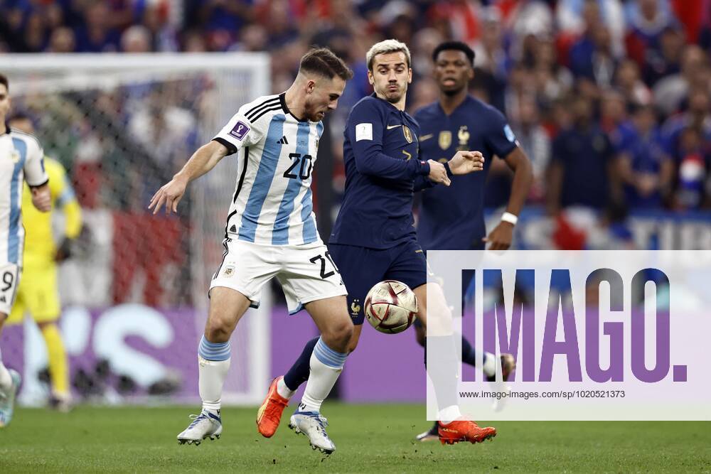 AL DAAYEN l r Alexis Mac Allister of Argentina, Antoine Griezmann of France during the FIFA World Cup Qatar 2022 final match between Argentina and France at Lusail Stadium on December 18, 2022 in Al Daayen, Qatar AP Dutch Height MAURICE OF STONE FIFA World Cup Qatar 2022 2022 ANPxSportx xMauricexvanxSteenxWKxIVx 459598324 originalFilename: 459598324