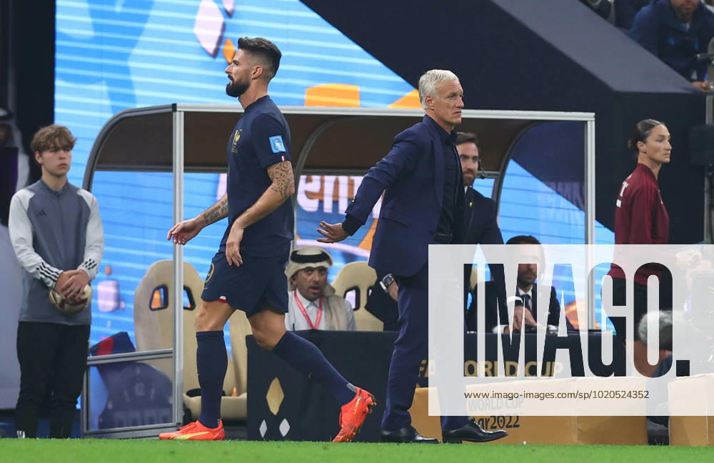 Doha, Qatar, 18th December 2022. Didier Deschamps coach of France (r) substitutes Olivier Giroud of France during the FIFA World Cup, WM, Weltmeisterschaft, Fussball 2022 match at Lusail Stadium, Doha. Picture credit should read: David Klein Sportimage . SPI-2101-0096