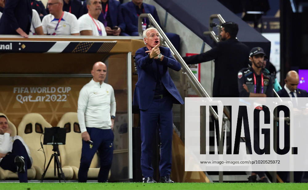 Doha, Qatar, 18th December 2022. Didier Deschamps coach of France attempts enthuse his players during the FIFA World Cup, WM, Weltmeisterschaft, Fussball 2022 match at Lusail Stadium, Doha. Picture credit should read: David Klein Sportimage . SPI-2101-0115