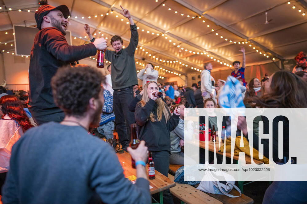 World Cup final between Argentina and France Oslo 20221218 Supporters in the football tent at Youngstorget in Oslo cheer after Argentina wins over France Photo Heiko Junge NTB Oslo Norway RESTRICTED USE FOR BETTING COMPANIES