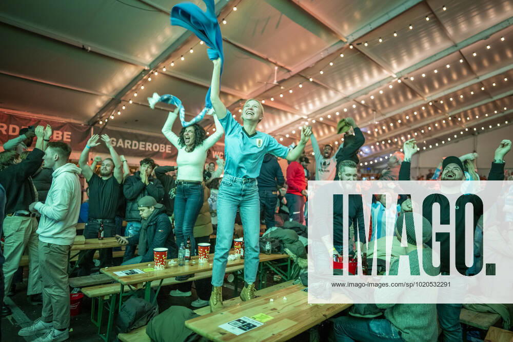 World Cup final between Argentina and France Oslo 20221218 Supporters in the football tent at Youngstorget in Oslo cheer after Argentina wins over France Photo Heiko Junge NTB Oslo Norway RESTRICTED USE FOR BETTING COMPANIES