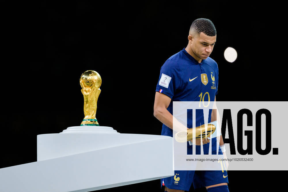 Kylian Mbappe of France looks dejected next to the FIFA World Cup Trophy after the FIFA World Cup 2022 final between Argentina and France on December 18, 2022 in Doha Photo Joel Marklund BILDBYRAN code JM JM0415 bbeng football football soccer fotball vm fotbols vm fotball vm fotbols vm 2022 fifa world cup 2022 final argentina france france depp dejected,