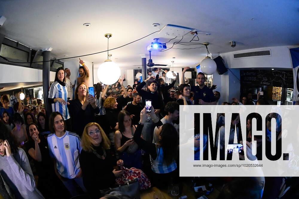 Les supporters de l Argentine au Cafe El Sur à Paris - ambiance - FOOTBALL : Les supporters de l Argentine - Paris - 18 12 2022 FedericoPestellini Panoramic