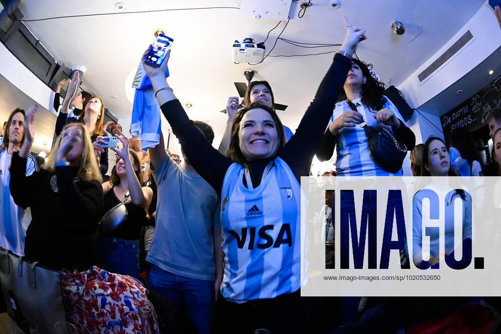Les supporters de l Argentine au Cafe El Sur à Paris - ambiance - FOOTBALL : Les supporters de l Argentine - Paris - 18 12 2022 FedericoPestellini Panoramic
