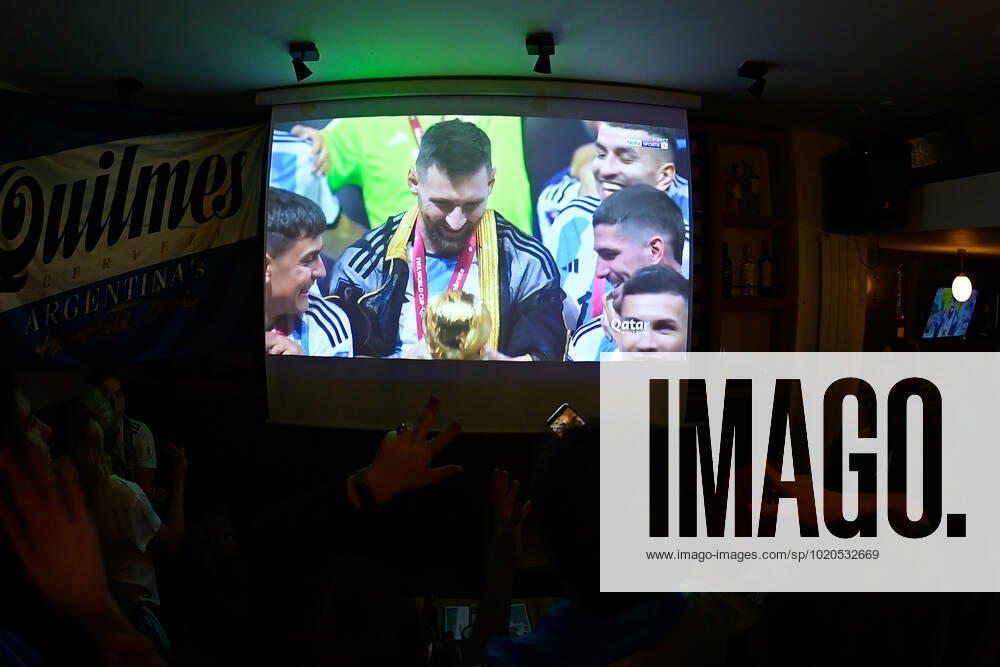 Les supporters de l Argentine au Cafe El Sur à Paris - ambiance - FOOTBALL : Les supporters de l Argentine - Paris - 18 12 2022 FedericoPestellini Panoramic