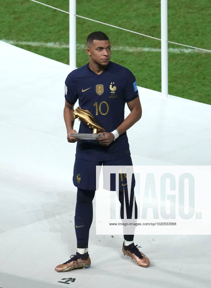 (221218) -- LUSAIER, Dec. 18, 2022 -- Kylian Mbappe of France poses with his golden boot trophy during the awarding ceremony of the 2022 FIFA World Cup, WM, Weltmeisterschaft, Fussball at Lusail Stadium in Lusail, Qatar, Dec. 18, 2022. ) (SP)QATAR-LUSAIL-2022 WORLD CUP-FINAL-ARG VS FRA XiaoxYijiu