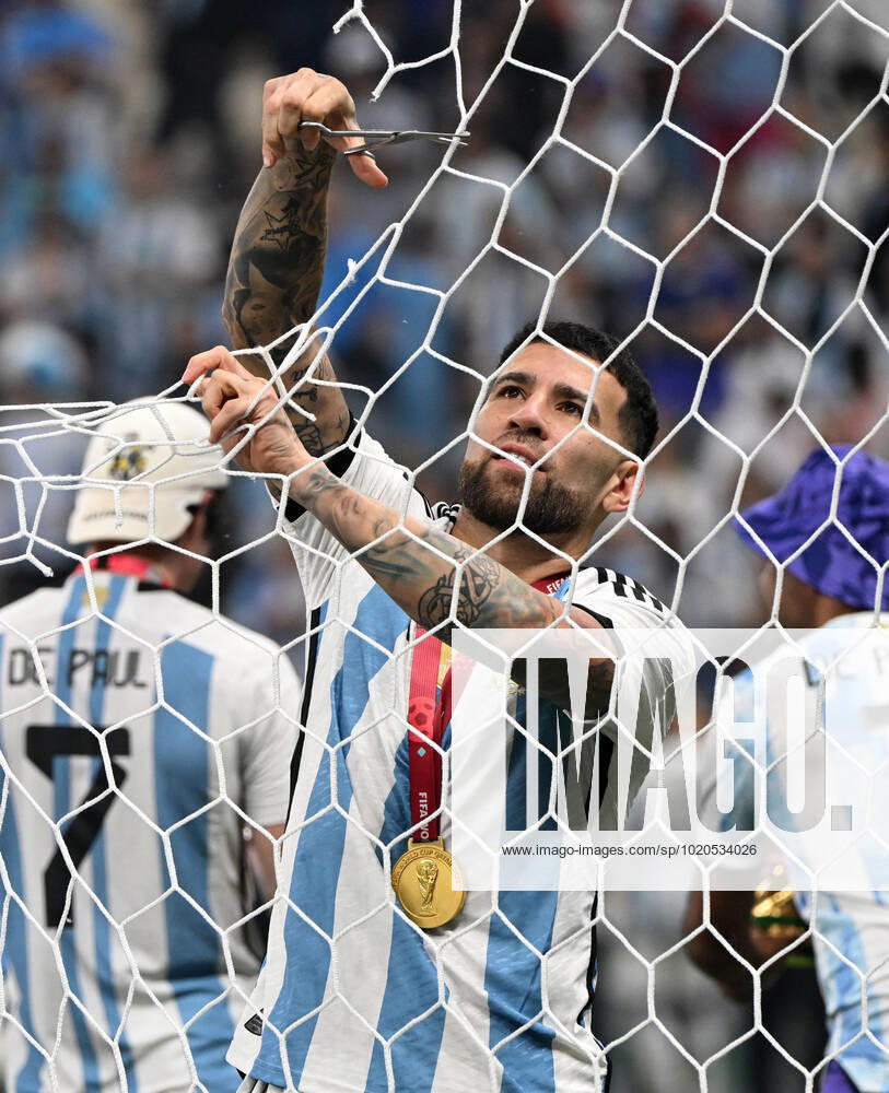 Football, men, 2022 23 season, Qatar World Cup, final, Argentina France at Lusail Iconic Stadium in Lusail, Nicolas Otamendi Argentina cuts off parts of the goal net as a souvenir, 18 12 2022,