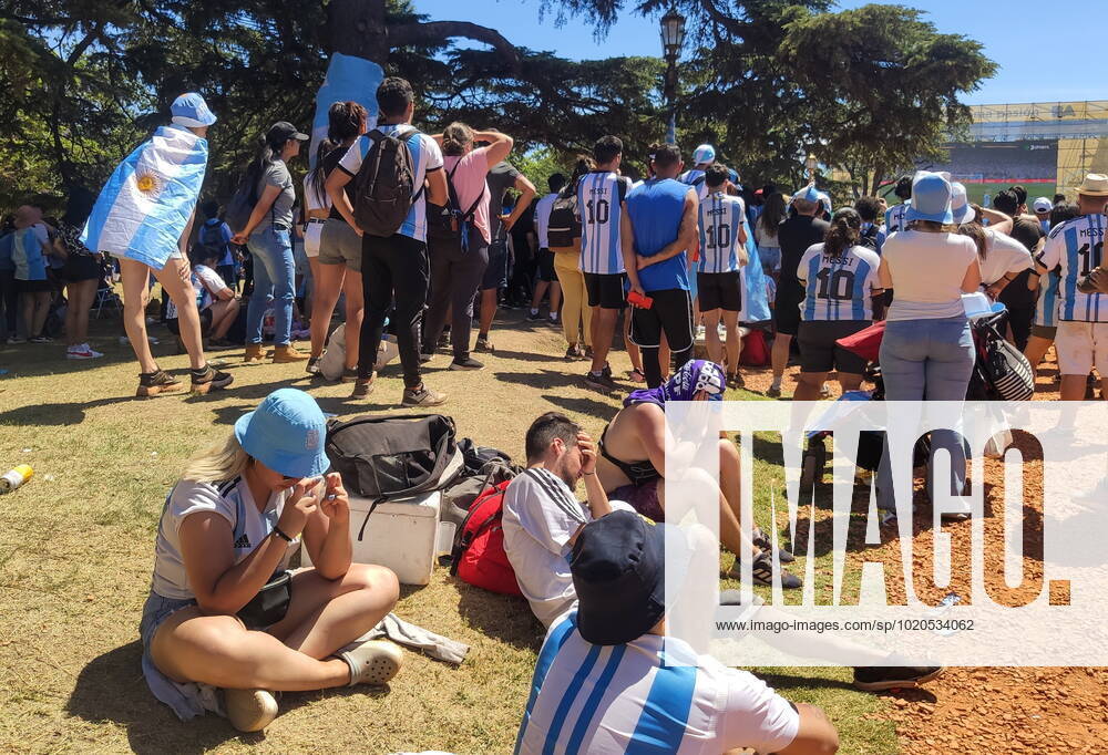 ARGENTINA, BUENOS AIRES - DECEMBER 18, 2022: Football fans watch a live broadcast of a penalty shootout in the 2022 FIFA World Cup, WM, Weltmeisterschaft, Fussball final between France and Argentina in Qatar. Yelena Kondratyeva TASS 56487205
