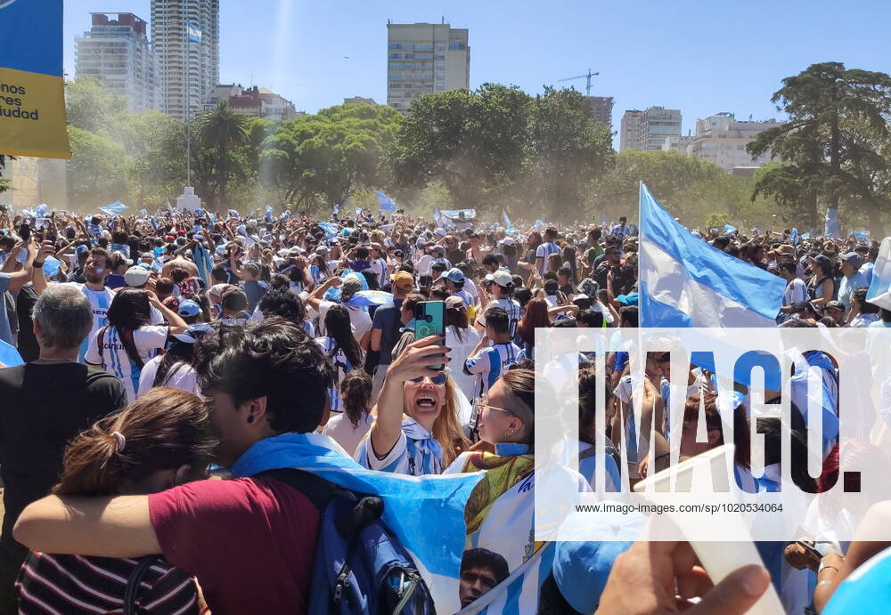 ARGENTINA, BUENOS AIRES - DECEMBER 18, 2022: Football fans watch a live broadcast of the 2022 FIFA World Cup, WM, Weltmeisterschaft, Fussball final between France and Argentina in Qatar. Yelena Kondratyeva TASS 56487206
