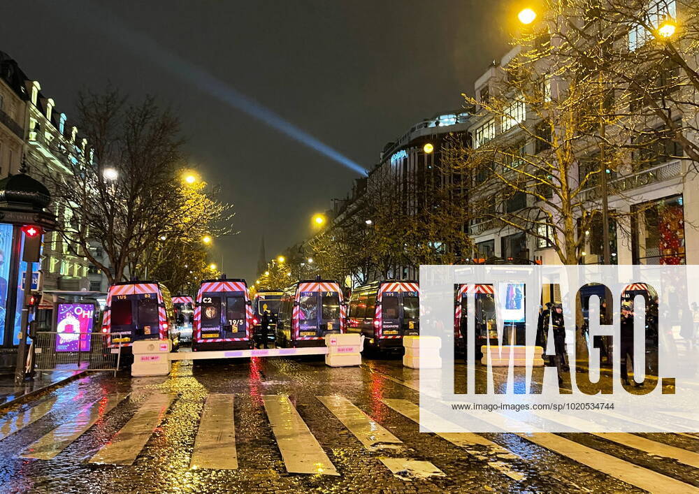FRANCE, PARIS - DECEMBER 18, 2022: Police vans are seen in central Paris after France lost to Argentina 3-3 (4-2) in a penalty shootout in the 2022 FIFA World Cup, WM, Weltmeisterschaft, Fussball final in Qatar. Dmitry Orlov TASS 56488350