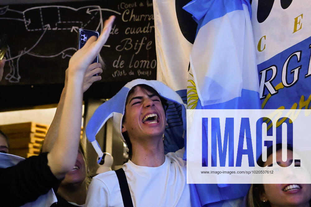 Les supporters de l Argentine au Cafe El Sur Ã Paris - ambiance - FOOTBALL : Les supporters de l Argentine - Paris - 18 12 2022 FedericoPestellini Panoramic