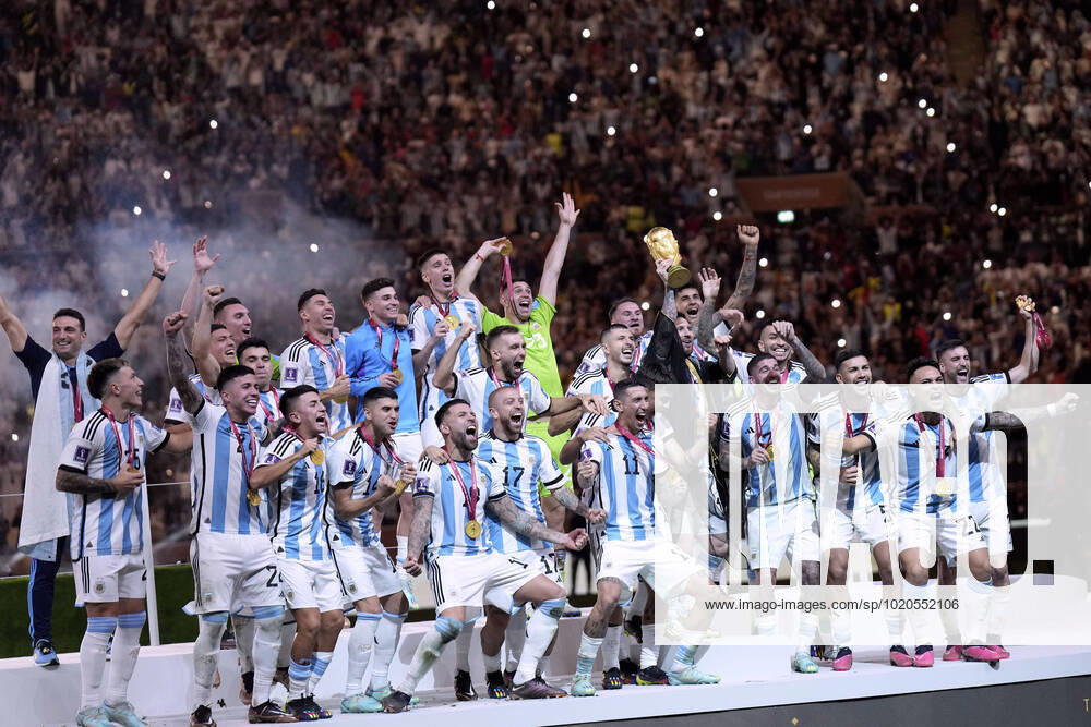 MESSI Lionel World Champion Team Argentina at the award ceremony the World Cup and his team FIFA World Cup 2022 in Qatar Final Argentina France on 18 12 2022 at Lusail Stadium DFL REGULATES PROHIBIT ANY USE OF PHOTOGRAPHS as IMAGE SEQUENCES and or QUASI VIDEO