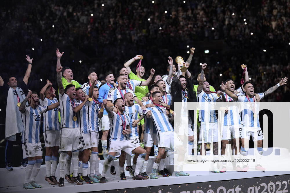 MESSI Lionel World Champion Team Argentina at the award ceremony the World Cup and his team FIFA World Cup 2022 in Qatar Final Argentina France on 18 12 2022 at Lusail Stadium DFL REGULATES PROHIBIT ANY USE OF PHOTOGRAPHS as IMAGE SEQUENCES and or QUASI VIDEO