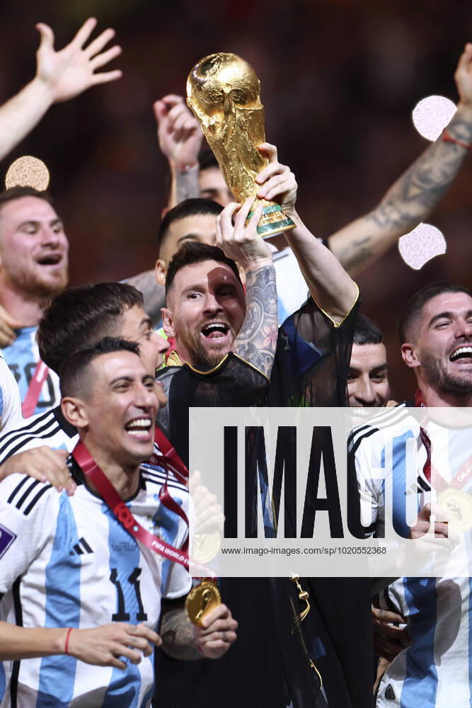 MESSI Lionel World Champion Team Argentina at the award ceremony the World Cup and his team FIFA World Cup 2022 in Qatar Final Argentina France on 18 12 2022 at Lusail Stadium DFL REGULATES PROHIBIT ANY USE OF PHOTOGRAPHS as IMAGE SEQUENCES and or QUASI VIDEO