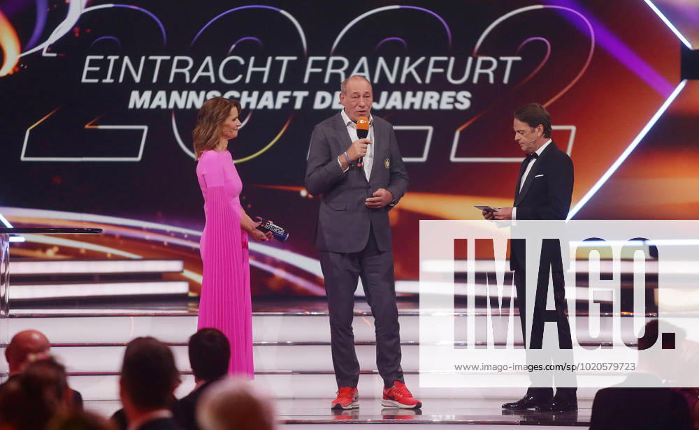 Baden Baden , Sportsman of the Year 2022 , Team of the Year , from left Katrin Müller Hohenstein Peter Fischer Eintracht Frankfurt Rudi Cerne