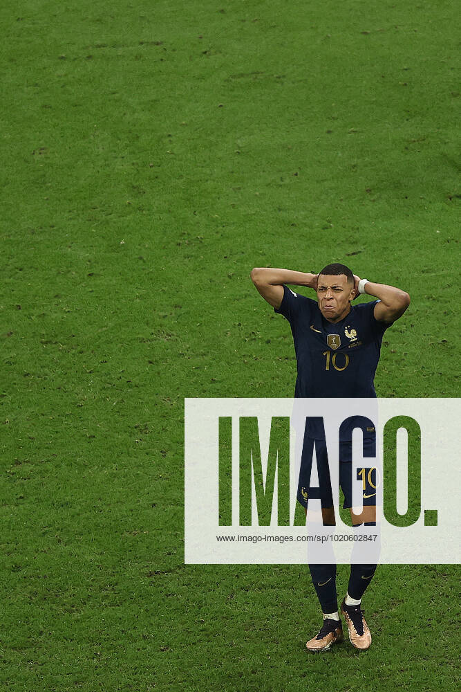 Das Finale der FIFA Fussball-Weltmeisterschaft 18. Dezember 2022, Lusail City Finale der FIFA Fussball-Weltmeisterschaft Katar 2022 Argentinien gegen Frankreich Kylian Mbappe (Frankreich) reagiert nach einer vergebenen Chance Foto Charlotte Wilson Abseits Doha Katar