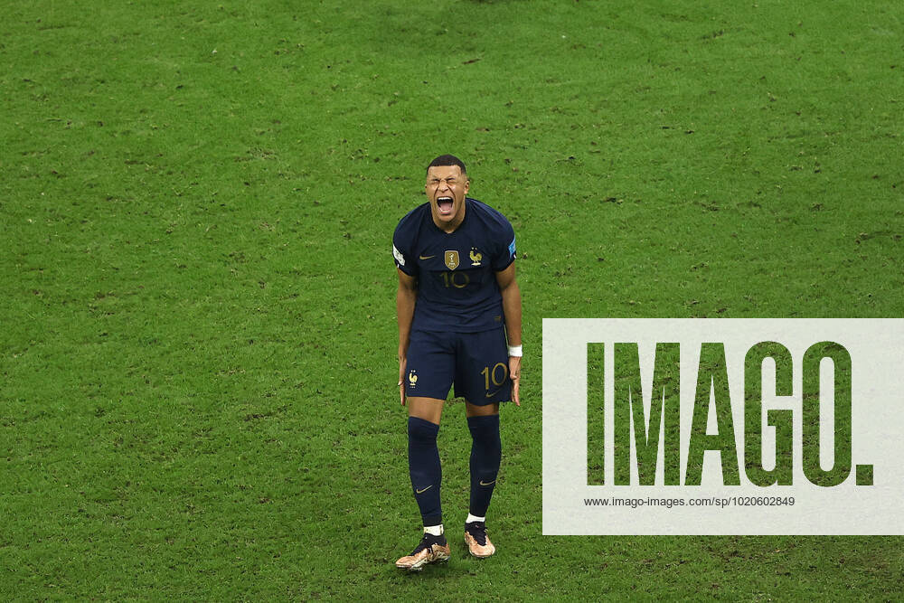 Das Finale der FIFA Fussball-Weltmeisterschaft 18. Dezember 2022, Lusail City Finale der FIFA Fussball-Weltmeisterschaft Katar 2022 Argentinien gegen Frankreich Kylian Mbappe (Frankreich) reagiert nach einer vergebenen Chance Foto Charlotte Wilson Abseits Doha Katar